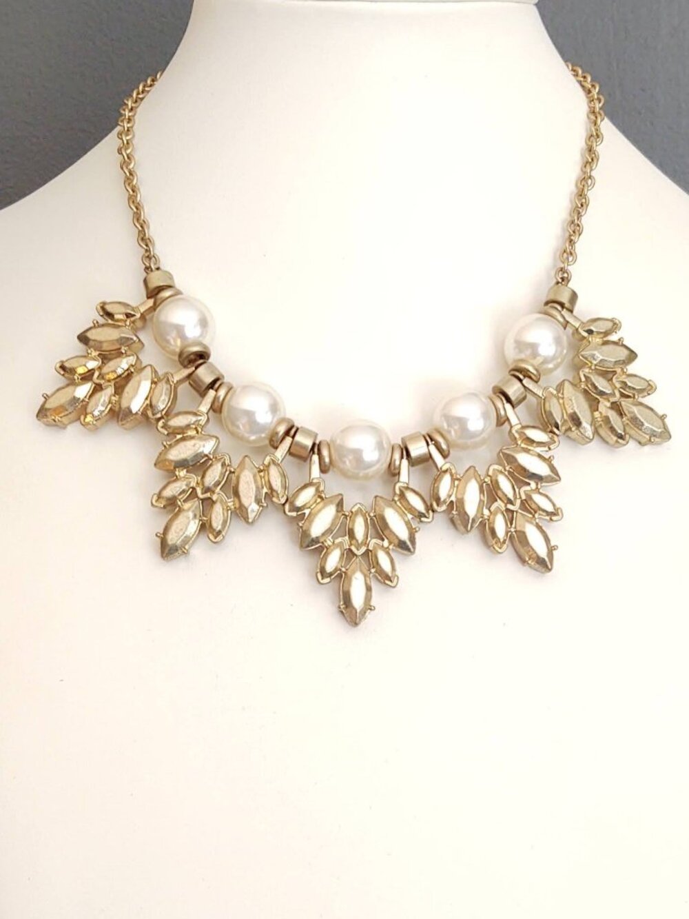Banana Republic gold & large faux pearl necklace